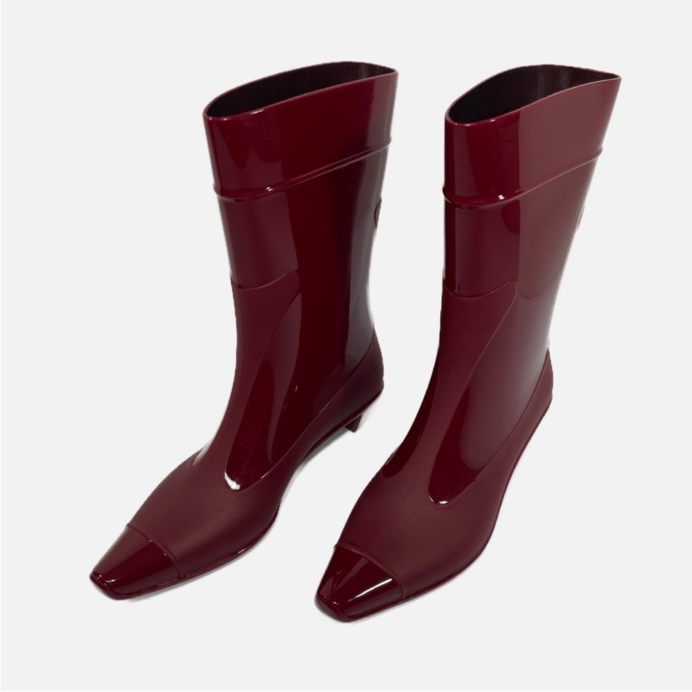 Jeffrey Campbell DRENCH Women, Glossy
Burgundy Rain Boots. Size 8. New. - Picture 4 of 7